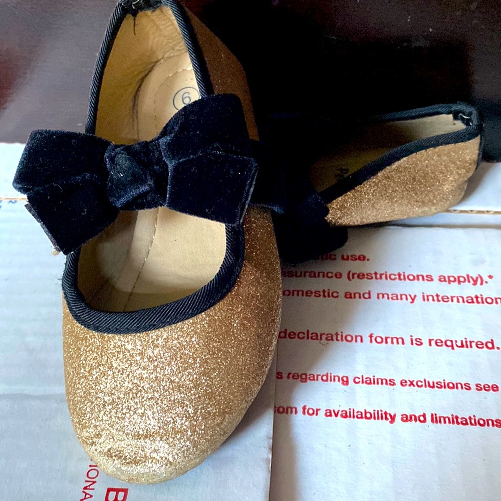 Size 6 little girl Black Bow Glitter Flats - Picture 2 of 2